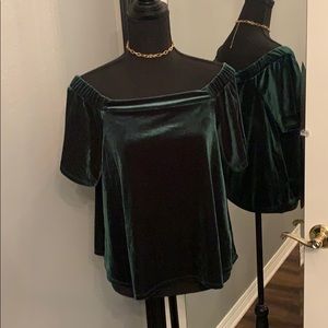 3/25 💵 velvet off the shoulder top